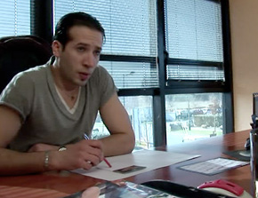 Jupe souleve et culbute au bureau ! 15